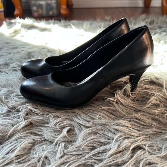 Comfort Plus Black Heels size 5.5W